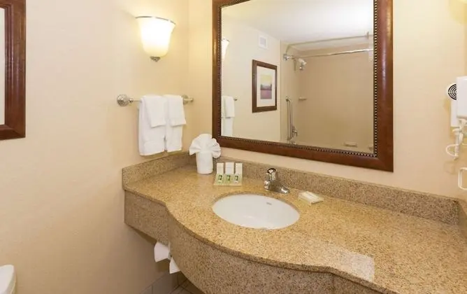 Junior Süit, Birden Çok Yatak (2 Double Beds & 1 Sofa Bed)
