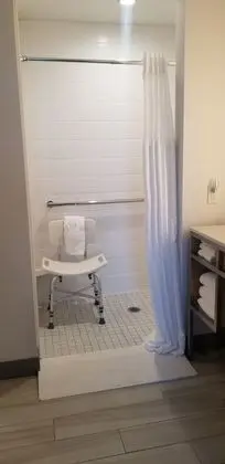 Oda, 1 Yatak Odası, Engellilere Uygun (Mobility & Hearing, Roll-in Shower)