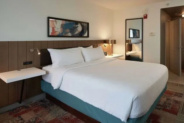 Oda, 1 En Büyük (King) Boy Yatak, Engellilere Uygun, Küvet