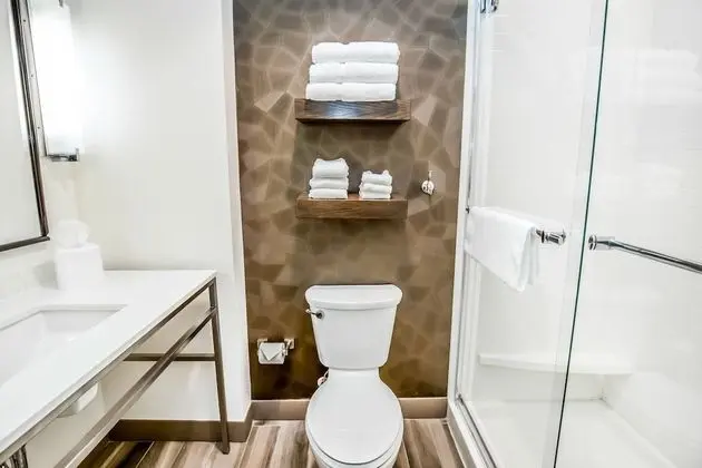 Oda, 1 En Büyük (King) Boy Yatak, Balkon, Denize Sıfır