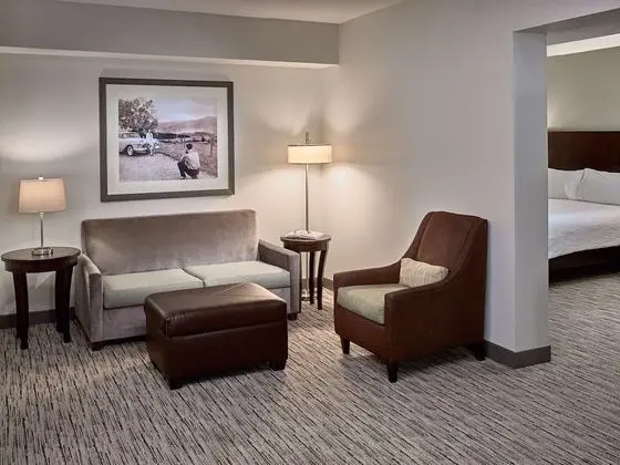 Double Queens, Accessible Suite, Pullout, Roll-In Shower