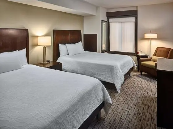 Double Queens, Accessible Suite, Pullout, Roll-In Shower