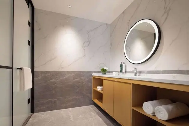 Deluxe Oda, 1 En Büyük (King) Boy Yatak