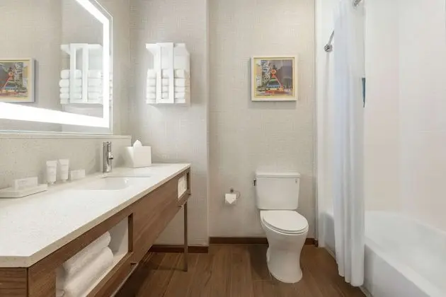 Oda, 2 Büyük (Queen) Boy Yatak, Engellilere Uygun, Sigara İçilmez