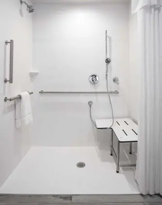 Oda, 1 En Büyük (King) Boy Yatak, Engellilere Uygun (Roll-in Shower)