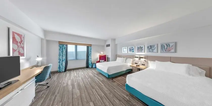 2 Queen Beds, Accessible (Roll-In Shower)