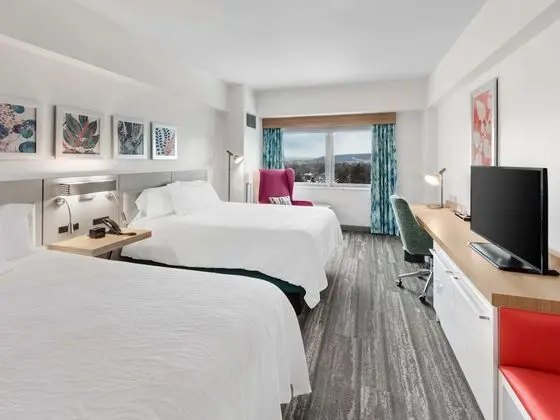 Oda, 2 Büyük (Queen) Boy Yatak