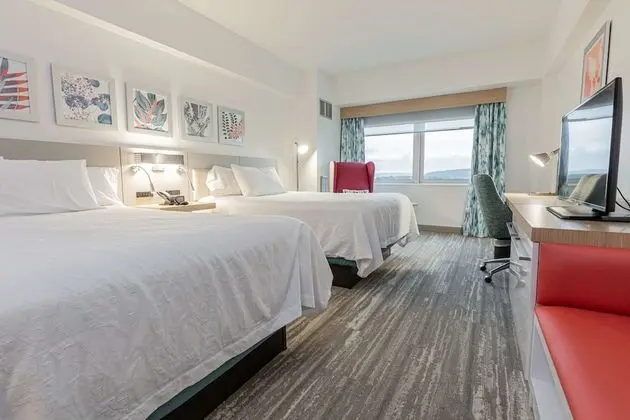 Oda, 2 Büyük (Queen) Boy Yatak