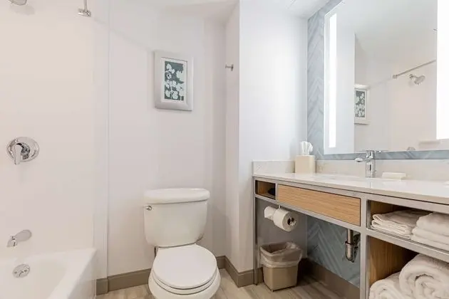 Oda, 2 Büyük (Queen) Boy Yatak