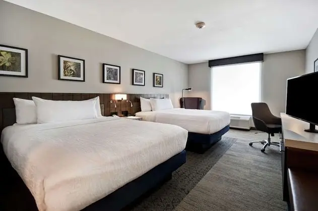 Oda, 2 Büyük (Queen) Boy Yatak