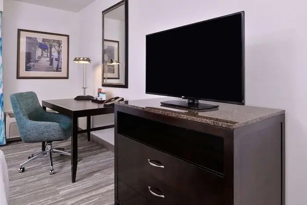 Room, 2 Queens, Accessible w/ Roll In Shower
