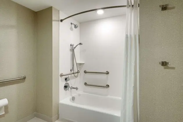 Oda, 2 Büyük (Queen) Boy Yatak, Engellilere Uygun, Dağ Manzaralı (Bathtub)
