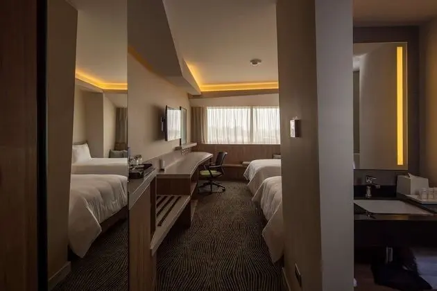 Oda, 2 Çift Kişilik Yatak, Şehir Manzaralı