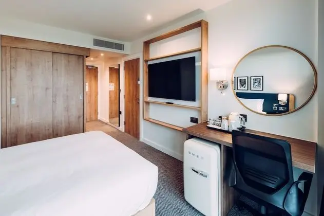 Oda, 1 En Büyük (King) Boy Yatak (Pitch View and Lounge)