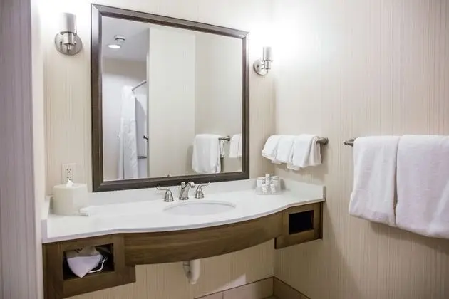 Oda, 2 Büyük (Queen) Boy Yatak