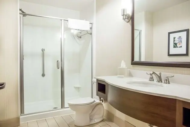 Oda, 2 Büyük (Queen) Boy Yatak