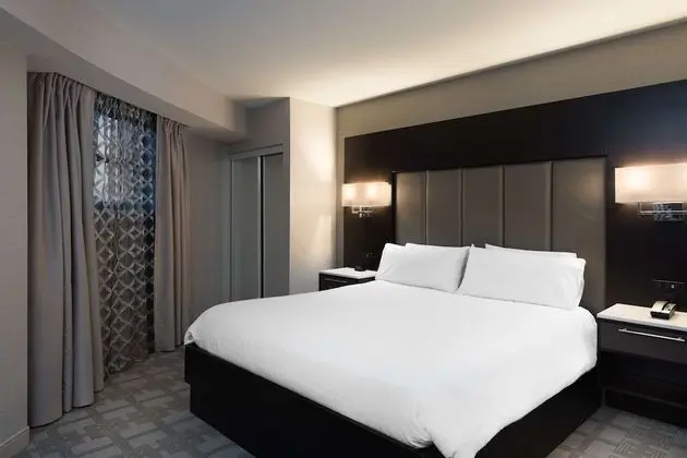 Süit, 1 En Büyük (King) Boy Yatak, Engellilere Uygun, Küvet (Mini Fridge/Microwave)