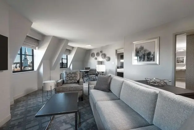 Süit, 1 En Büyük (King) Boy Yatak, Engellilere Uygun, Küvet (Mini Fridge/Microwave)