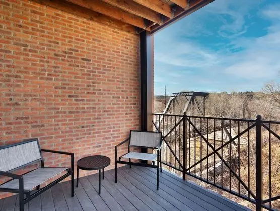 Oda, 1 En Büyük (King) Boy Yatak, Balkon, Köşe