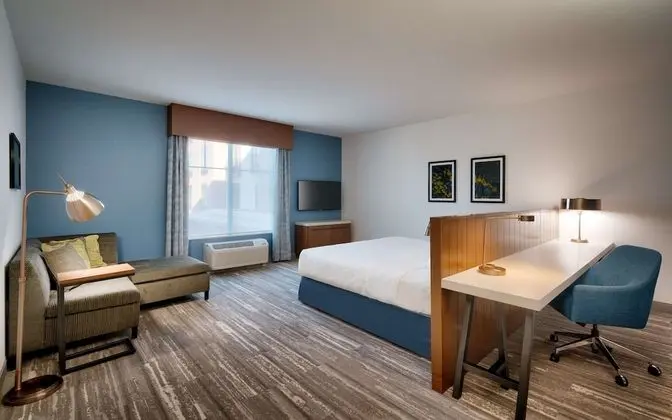 Oda, 1 En Büyük (King) Boy Yatak, Engellilere Uygun (Roll-In Shower)