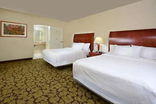 Garden Suite, 2 Queen Beds, Mobility/Hearing Accessible, Roll-In Shower