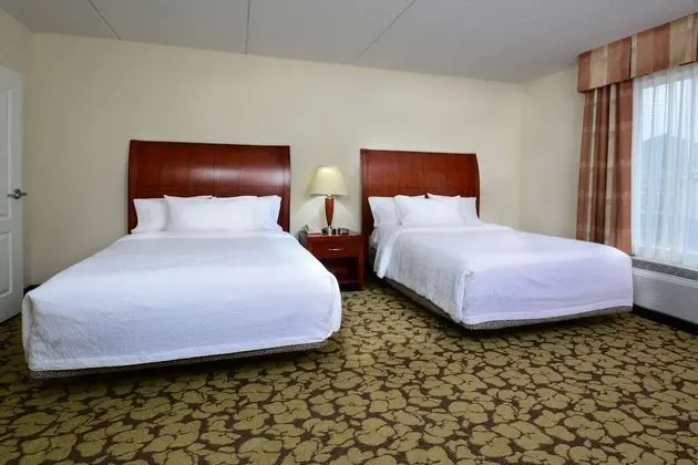 Garden Suite, 2 Queen Beds, Mobility/Hearing Accessible, Roll-In Shower