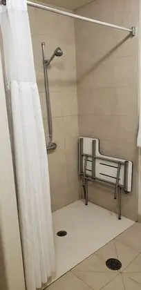 Süit, Bir En Büyük (King) Boy Yataklı, Hareketli Duş