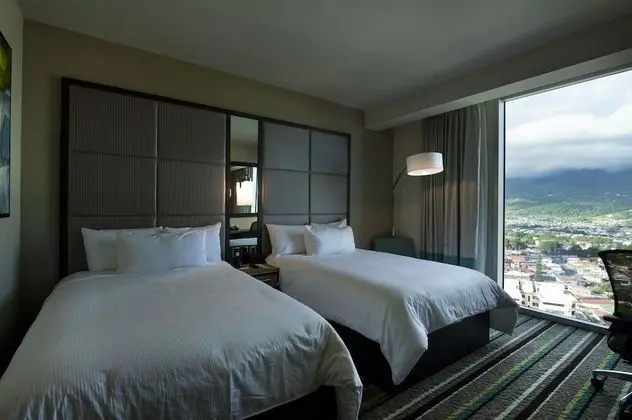 Oda, 2 Çift Kişilik Yatak, Sigara İçilmez, Balkon