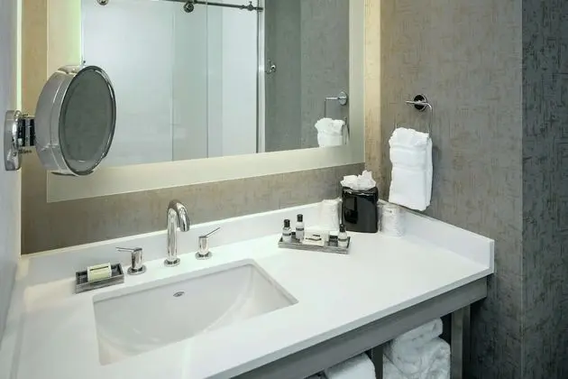 Oda, 1 En Büyük (King) Boy Yatak, Sigara İçilmez (Luxury bath)