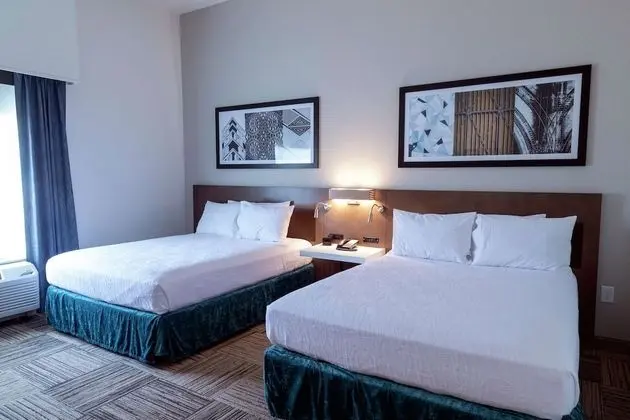 Oda, 2 Büyük (Queen) Boy Yatak, Engellilere Uygun (Hearing)