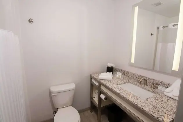 Oda, 2 Büyük (Queen) Boy Yatak, Engellilere Uygun, Sigara İçilmez (hearing acc)