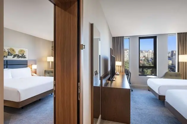 Family Oda, 1 En Büyük (King) Boy Yatak (Connecting Rooms)