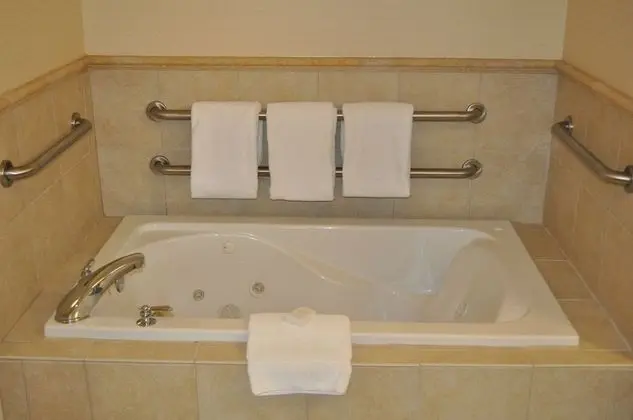 Oda, 2 Büyük (Queen) Boy Yatak, Engellilere Uygun