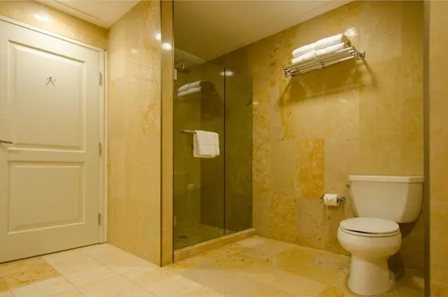 Comfort Oda, 2 Büyük (Queen) Boy Yatak, Engellilere Uygun, Küvet