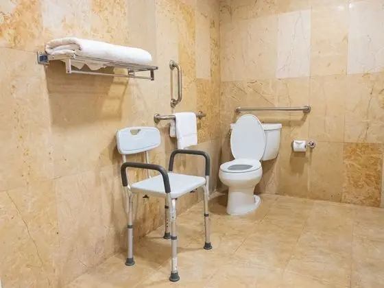 Comfort Oda, 2 Büyük (Queen) Boy Yatak, Engellilere Uygun, Küvet