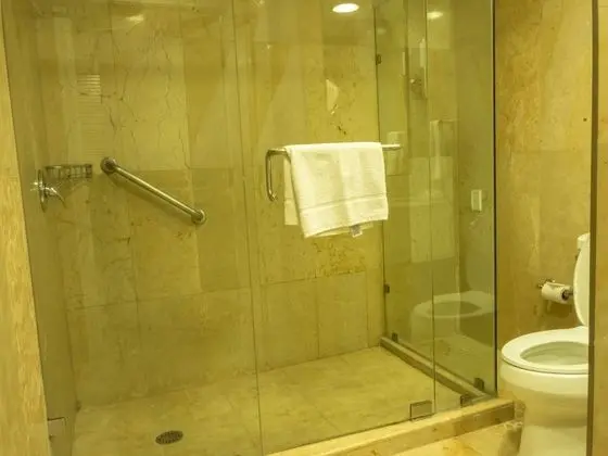 Comfort Oda, 2 Büyük (Queen) Boy Yatak, Engellilere Uygun, Küvet