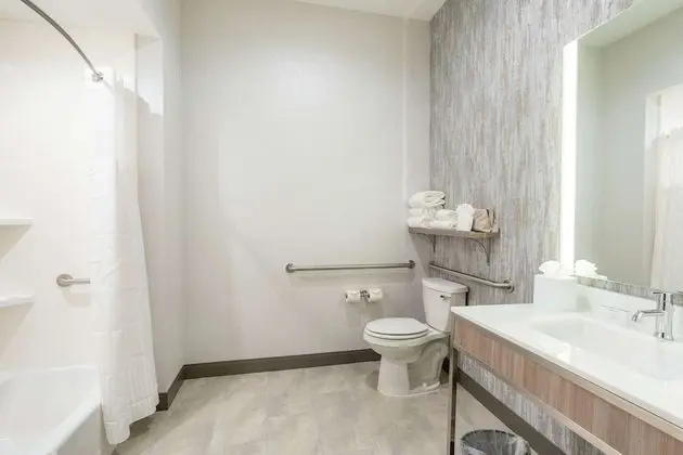 Oda, 1 En Büyük (King) Boy Yatak, Engellilere Uygun (3x3 Shower)