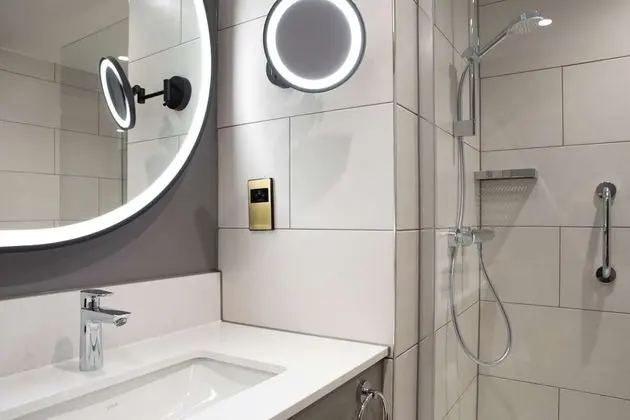 Deluxe Double Queen Room (occupancy 4)