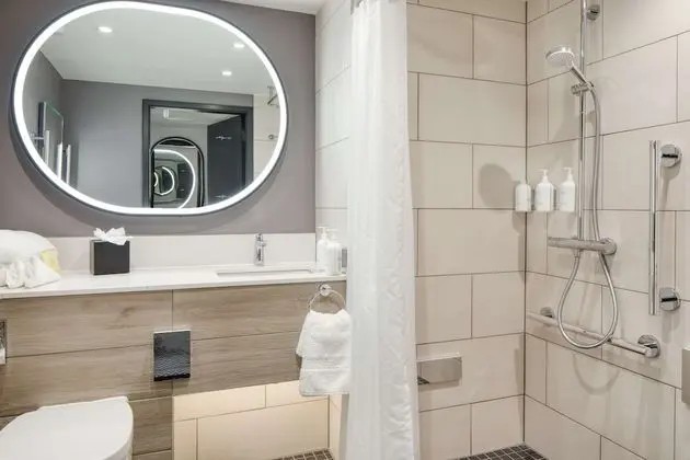 Five Feet to Fitness King Room (occupancy 2)