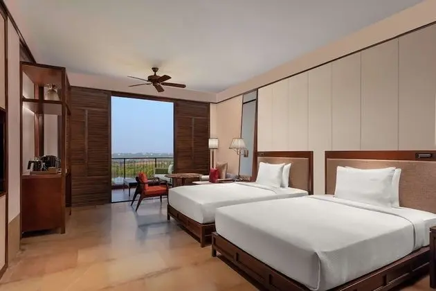 King Deluxe Riverview Room