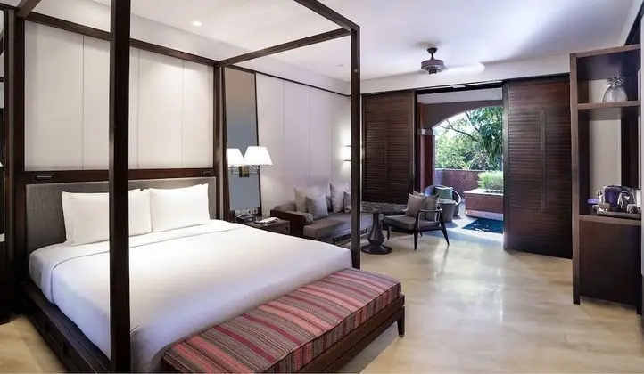 King Premium Room with Whirlpool Bath