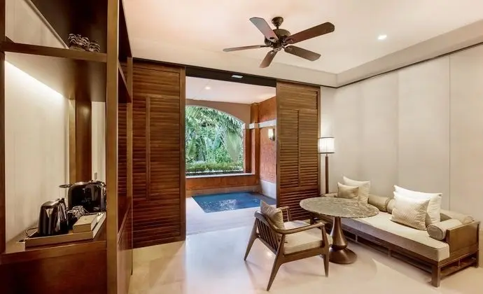 King Premium Room with Whirlpool Bath