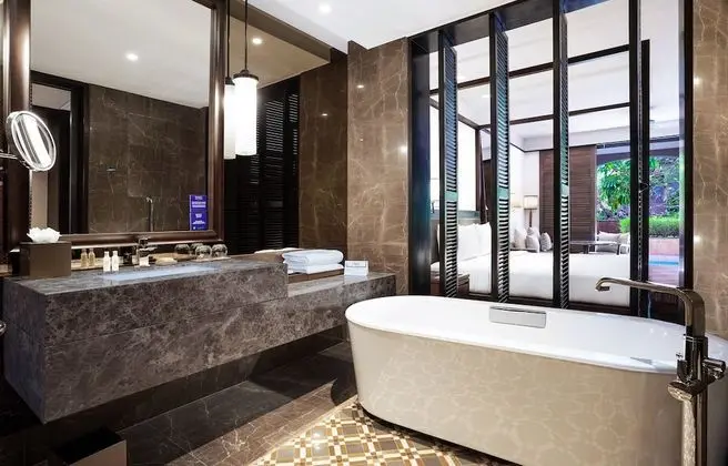 King Premium Room with Whirlpool Bath