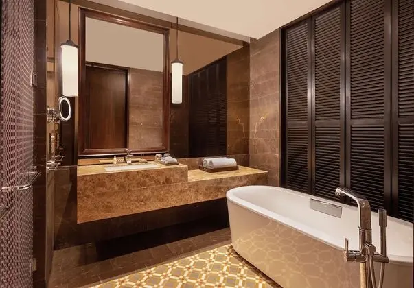 King Premium Room with Whirlpool Bath