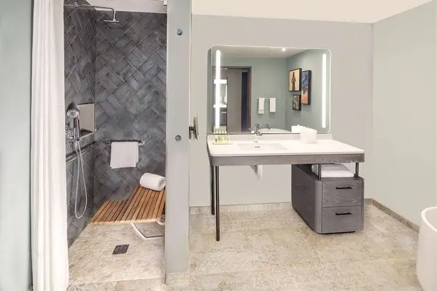 Stüdyo, 1 En Büyük (King) Boy Yatak, Engellilere Uygun (3x3 Shower)
