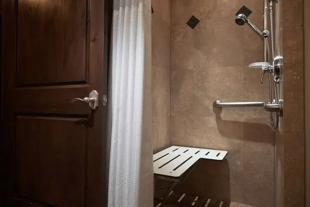 Stüdyo, 1 En Büyük (King) Boy Yatak, Engellilere Uygun (Hearing, 3x3 Shower)