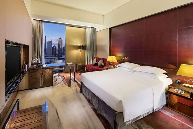 King Hilton, Deluxe Oda