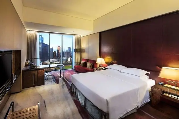 King Hilton, Deluxe Oda