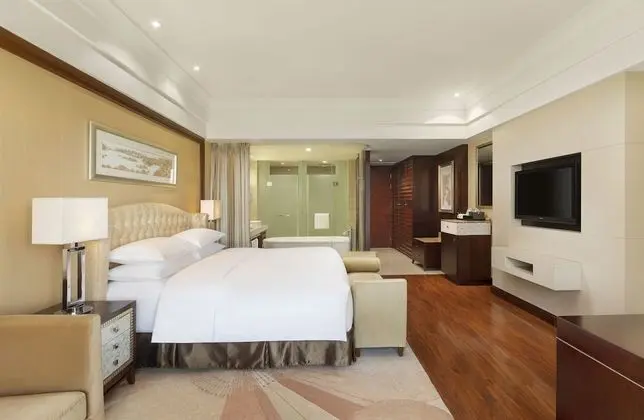 King Hilton, Göl Manzaralı