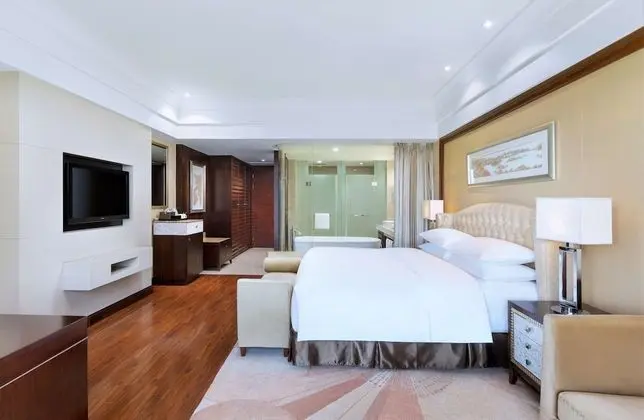 King Hilton, Göl Manzaralı